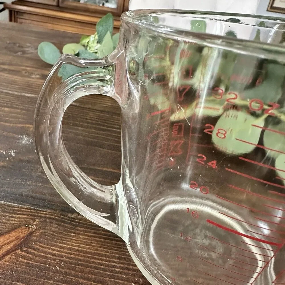 Vintage Pyrex 532 4 Cup (32oz) Glass Red Letter Measuring Cup Closed D-Handle